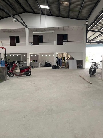 ขายโกดังรีโนเวทใหม่ลำลูกกาคลอง 3  สภาพพร้อมใช้งาน เหมาะทำออนไลน์ เข้าออกได้หลายทาง  ใกล้สถานนีรถไฟฟ้าคูคต