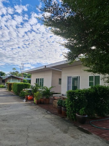 WAN6838ขายด่วนกิจการโรงน้ำแข็ง พร้อมฐานลูกค้า หิ้วกระเป๋าเข้ามาบริหารได้เลย อำเภอโพธิ์ทอง  จังหวัดอ่างทอง  ไม่เป็นเราสอนงานให้