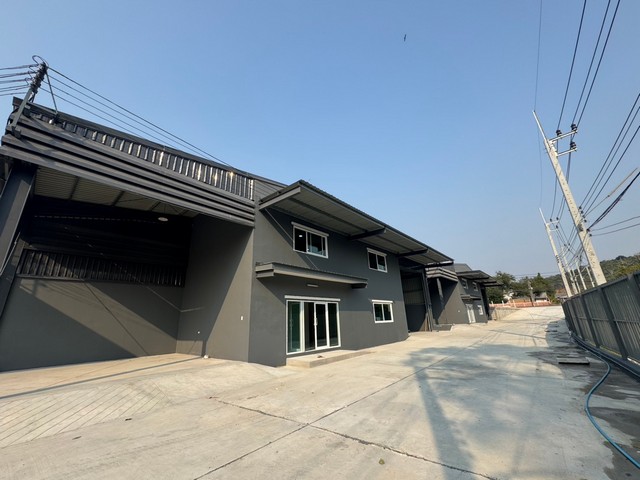 ให้เช่าอาคารโรงงานพร้อมสำนักงาน 2 ชั้นในตัว  ติดถนน 9 กิโลศรีราชา ใกล้นิคมสหพัฒน์ และท่าเรือแหลมฉบัง 