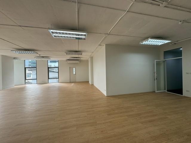 MT139 เช่า พื้นที่สำนักงานออฟฟิศหรือร้านค้า 120 ตารางเมตร ซอยนราธิวาส7 ใกล้ BTS ช่องนนทรี ทำเลดี