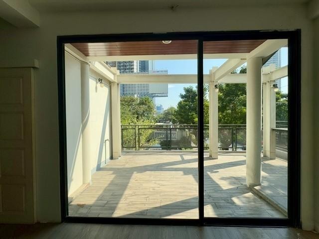 MT138 เช่า พื้นที่สำนักงานออฟฟิศหรือร้านค้า 280 ตารางเมตร ชั้น 5 ริมถนนนราธิวาส ใกล้ BTSช่องนนทรี เดินทางสะดวก