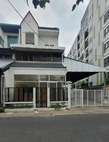 M66ให้เช่าทาวน์โฮม 3 ชั้นหลังมุม ซอยลาดพร้าว48 ย่านสุทธิสาร มีโรงรถข้างบ้าน ใกล้ MRT สถานีสุทธิสาร