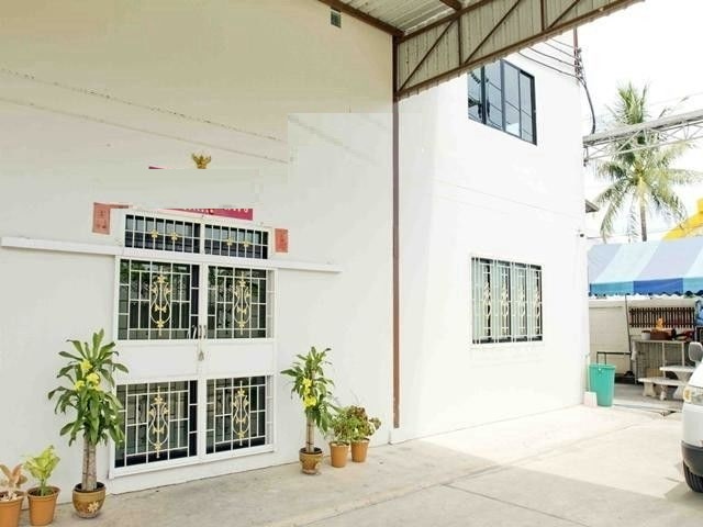 ถ.เลียบคลองเเคราย พระราม2 กระทุ่มแบน สมุทรสาคร ขาย-ให้เช่าโกดั 925 ตร.ม.119 ตร.วา. ตลาดคุณนาย 3.2 กม. เทคโนโลยีธนบุรี 4.5 กม.