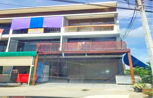 ดูโฮม ขอนแก่น 3.7 กม. ติดถนนมิตรภาพ ขาย เช่าอาคารพาณิชย์ 3 ชั้น หลังริม ทำเลดี ไทวัสดุ  2-3นอน 3 น้ำ ม.ขอนแก่น 8.6 กม.