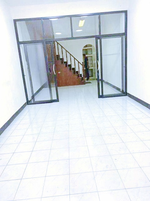 จามจุรีสแควร์ 900ม. ตลาดวัดแขก 700ม. ให้เช่าอาคารพาณิชย์ 5 ชั้น 19ตร.วา.310ตร.ม. MRT สามย่าน 800ม . 3 นอน เซนต์แอนดรูส์ สาทร 1.8 กม. 