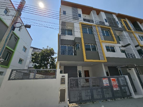 ขายทาวน์โฮม 3.5 ชั้น สไตล์โมเดิร์น โครงการแอสเทรา เบลส พระราม 2 