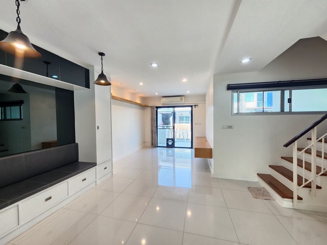 P512 ขายทาวน์เฮ้าส์ 2 ชั้น หมู่บ้าน The Plant Citi เดอะ แพลนท์ ซิตี้ ลาดพร้าว71 ซอยนาคนิวาส 48 ลาดพร้าว 71 หันหน้าทิศเหนือ เหมาะอยู่อาศัย