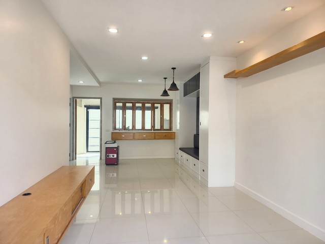 P512 ขายทาวน์เฮ้าส์ 2 ชั้น หมู่บ้าน The Plant Citi เดอะ แพลนท์ ซิตี้ ลาดพร้าว71 ซอยนาคนิวาส 48 ลาดพร้าว 71 หันหน้าทิศเหนือ เหมาะอยู่อาศัย