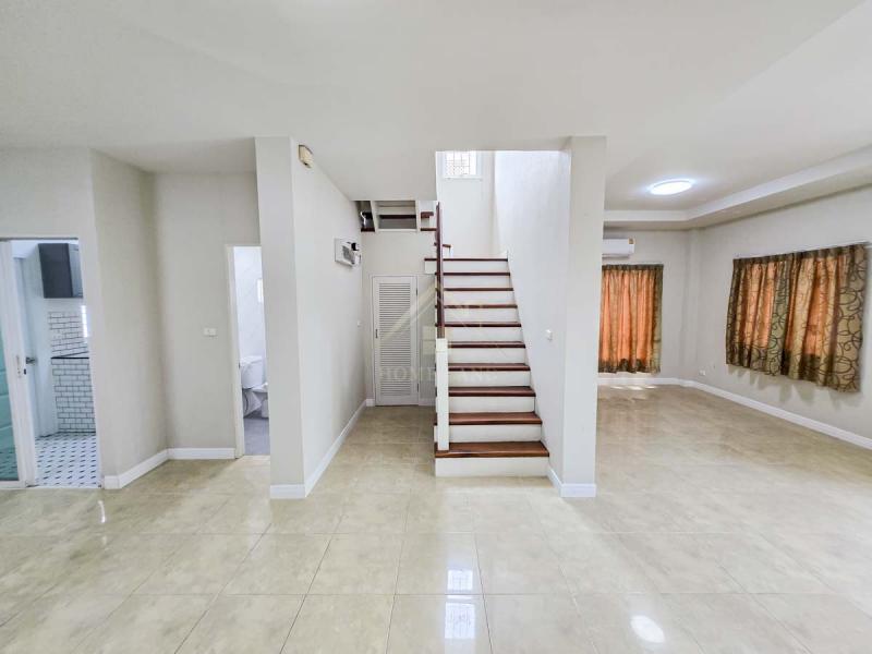 ให้เช่า บ้านเดี่ยว หมู่บ้าน มณีรินทร์ พาร์ค รังสิต ใกล้ส่วนกลาง