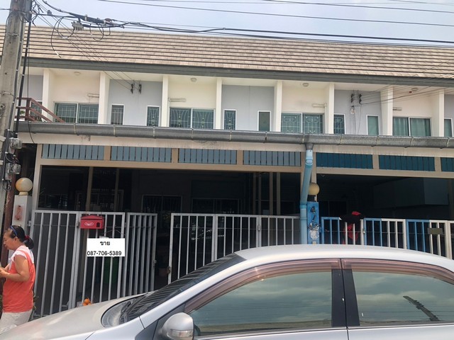 ขายทาวน์เฮ้าส์ หมู่บ้านคลัสเตอร์เฮ้าส์ 20 ตร.ว.ซอยเคหะร่มเกล้า 78 แยก 1 แขวงราษฎร์พัฒนา สะพานสูง กรุงเทพมหานคร 10240