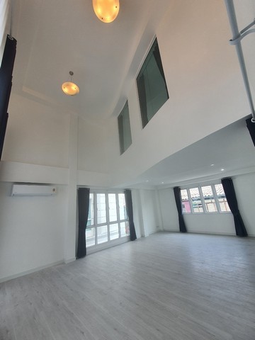 ขายพร้อมผู้เช่า Home Office เดอะพาร์ค ลาดพร้าว-วังหิน 76 ทาวน์โฮม 3.5 ชั้น หลังมุม 34 ตรว 240 ตรม ทำเลทอง ใกล้รถไฟฟ้า