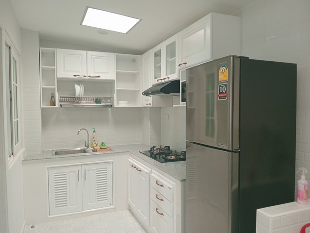 โกลเด้น ทาวน์ ติวานนท์ - แจ้งวัฒนะ ทาวน์เฮ้าส์ 2 ชั้น (หลังมุม) พร้อมอยู่ เฟอร์ครบ ต่อเติมครบ