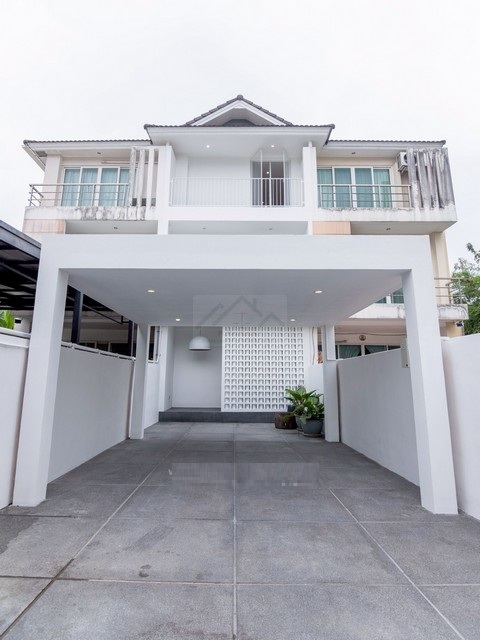 ขายทาวน์โฮม 3 ชั้น 37 ตรว. 280 ตรม รัชดาภิเษก36 รีโนเวทใหม่ เดินระบบน้ำไฟใหม่หมด ใกล้รถไฟฟ้า 3 สาย พร้อมอยู่ 