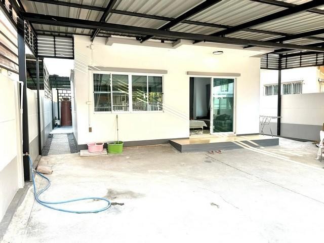 MT143 เช่า บ้านเดี่ยว พร้อมอยู่ ซอยคุ้มเกล้า39 บ้านอยู่ตรงข้ามกับตลาดคุ้มเกล้า ใกล้สนามบินสุวรรณภูมิ เดินทางสะดวก