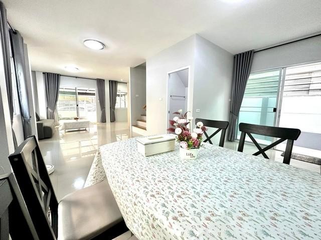 MT143 เช่า บ้านเดี่ยว พร้อมอยู่ ซอยคุ้มเกล้า39 บ้านอยู่ตรงข้ามกับตลาดคุ้มเกล้า ใกล้สนามบินสุวรรณภูมิ เดินทางสะดวก