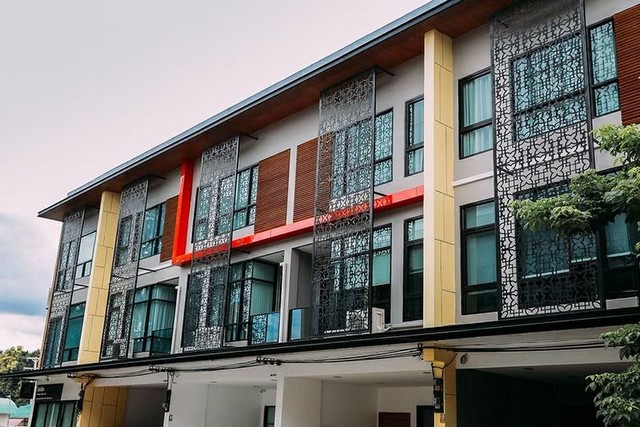 ให้เช่าอาคารพาณิชย์ 3 ชั้น ราคาประหยัด โซนเจ็ดยอด   