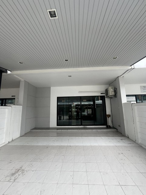 P518  ให้เช่า ทาวน์โฮม 3 ชั้น โครงการ ทรีโอ ร่มเกล้า Trio Romklao ถนนร่มเกล้า