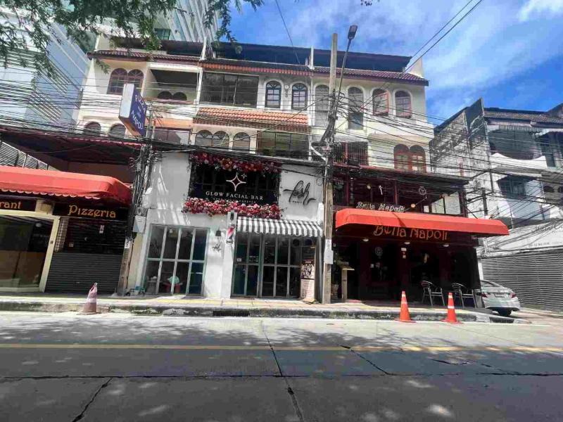 ขายทาวน์โฮม 3ชั้นครึ่งพร้อมผู้เช่า ทำเลดี เขตวัฒนา จังหวัดกรุงเทพมหานคร