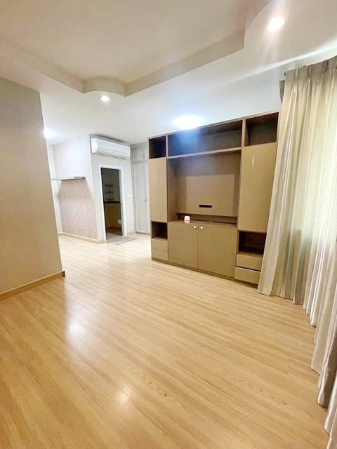 รามคำแหง154-164 5นอน MRTราษฎร์พัฒนา 900ม.ทาวน์โฮม 3ชั้น หัวมุม 230 ตร.ม. รร.นานาชาติฮีทฟิลด์ 2.8 กม.พร้อมเฟอร์ ตลาดน้ำขวัญเรียม 1.5กม.