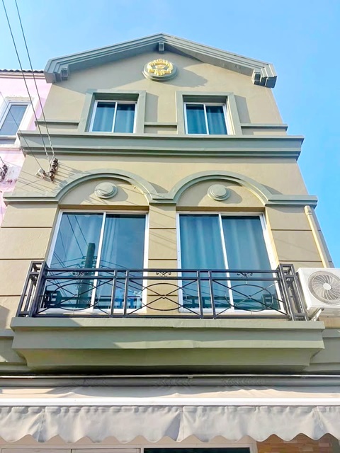 MRTศรีนครินทร์38 700ม. พาราไดซ์ พาร์ค 1.9กม. ห้วมุม โรบินสัน ศรีนครินทร์ ทาวน์โฮม 3ชั้น หัวมุม 21ตร.วา.250ตร.ม.ม.ดุสิตธานี1.2กม.3นอน