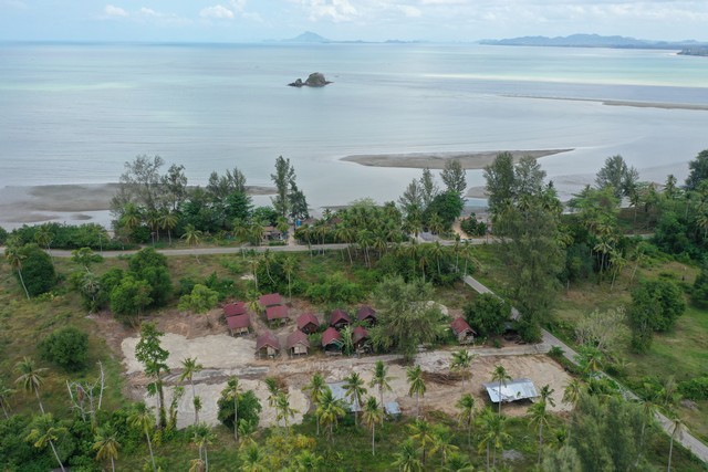 ที่ดินสร้างรีสอร์ท 4 ไร่ เกาะลันตา | ติดหาดสาธารณะ 100 ม. | เหมาะสร้างโรงแรม-วิลล่า | 35 ล้าน