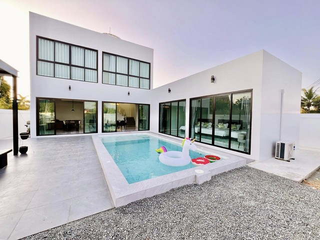 ขายพร้อมผู้เช่า บ้านพูลวิลล่าสร้างใหม่ ไม่ได้อยู่ในโครงการ บางละมุง พัทยา จ.ชลบุรี อยู่ใกล้เทศบาลนาจอมเทียน ใกล้แหล่งท่องเที่ยว 