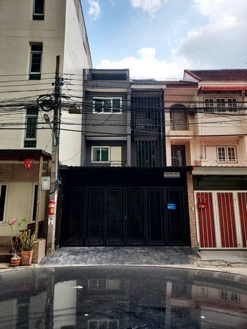 ให้เช่า ทาวน์เฮ้าส์ 4 ชั้น ซอยวชิรธรรมสาธิต  ย่านสุขุมวิท 101 ใกล้ BTS ปุณณวิถี