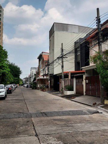 ให้เช่า ทาวน์เฮ้าส์ 4 ชั้น ซอยวชิรธรรมสาธิต  ย่านสุขุมวิท 101 ใกล้ BTS ปุณณวิถี