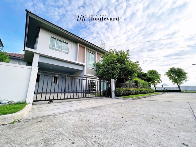 ให้เช่าบ้านเดี่ยว 2 ชั้น 5 ห้องนอน ไลฟ์ บางกอก บูเลอวาร์ด รังสิต Life Bangkok Boulevard Rangsit ติดถนนใหญ่รังสิตคลอง2 ใกล้ฟิวเจอร์ หลังมุม