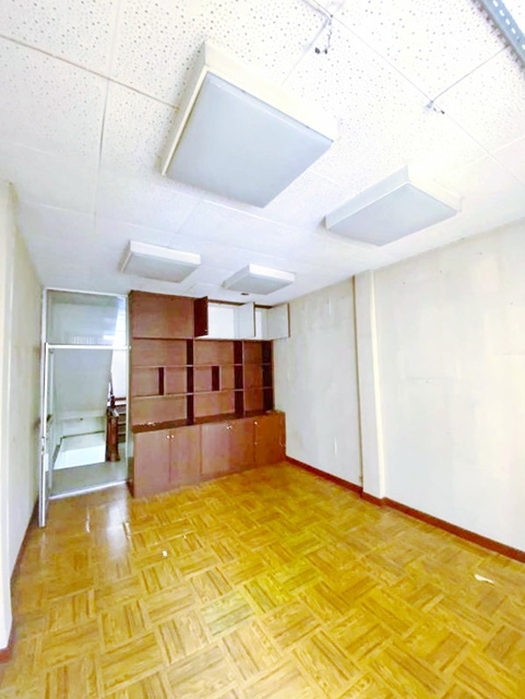 MRT สามย่าน 800ม .ตลาดวัดแขก 700ม.จามจุรีสแควร์ 900ม.ให้เช่าอาคารพาณิชย์ 5 ชั้น 19ตร.วา.310ตร.ม.3 นอน เซนต์แอนดรูส์ สาทร 1.8 กม.