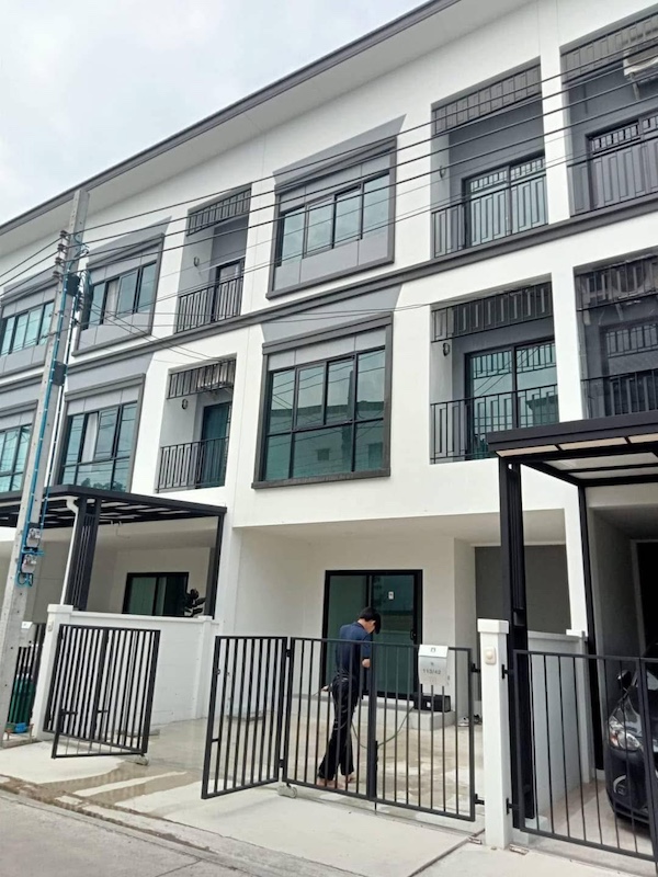 BH3530 ให้เช่าทาวน์โฮม 3 ชั้น บ้านลุมพินี ทาวน์เพลส สุขุมวิท-ศรีนครินทร์ ใกล้ BTS สำโรง และ BTS ศรีนครินทร์
