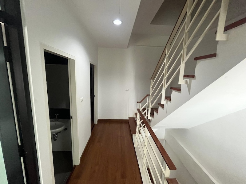 BH3526 ให้เช่า ทาวน์โฮม 3 ชั้น โครงการทรีโอ ร่มเกล้า ทำเลดี เหมาะทำโฮมออฟฟิศ ใกล้มหาวิทยาลัย และเส้นตัดใหม่