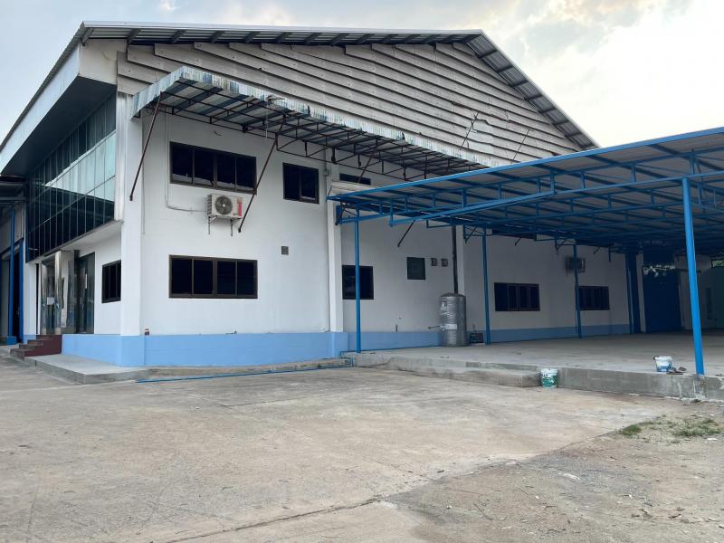 โกดัง รีโนเวทใหม่ ถนนเพชรเกษม บางแค พื้นที่ 2,500 ตารางเมตร ค่าเช่า 150,000 บาท