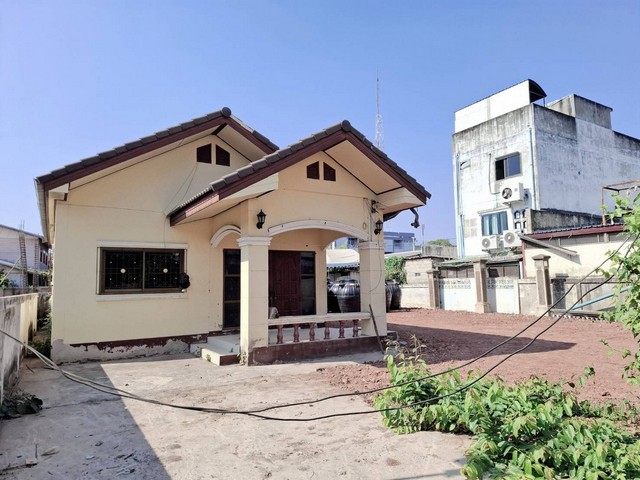 ขายบ้าน 96 ตร.วา  ซ.ศรีชมชื่น 2  ใกล้โรงเรียนอุดรพิทยานุกูล  อุดรธานี   ZP165