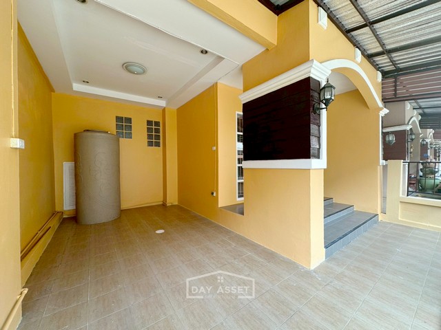 ขายทาวน์โฮม 2 ชั้น หมู่บ้าน ศิลปาการพาร์ค โครงการ 4 ซอยวัดลาดปลาดุก ทำเลติดถนนใหญ่ เนื้อที่ 20 ตร.ว. ขายเพียง 1,750,000 ล้านบาท