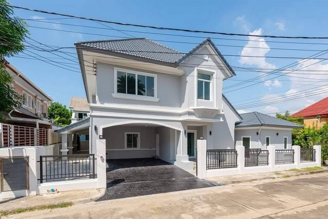 ปัญจทรัพย์พาร์ค ปิ่นเกล้า หลังมุม   บ้านมือสองตกแต่งใหม่  บนทำเลติดถนนบรมราชชนี เชื่อมต่อหลายเส้นทาง