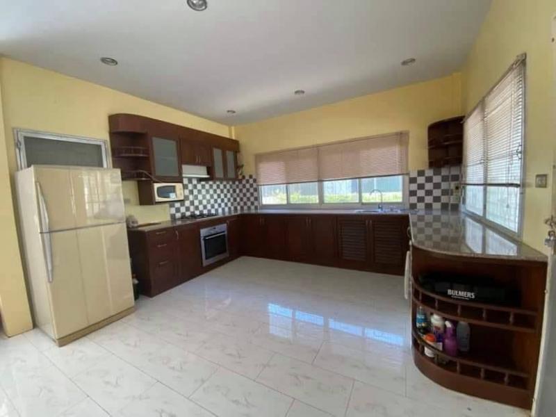 ขายด่วน! บ้านพักต่างอากาศ หัวหิน หมู่บ้าน Golden sun village ตรงข้ามสนามบิน ใกล้แอร์พอตลิงค์ ร่มรื่น บรรยาศดี 3 นอน 2 น้ำ 100 ตรว.