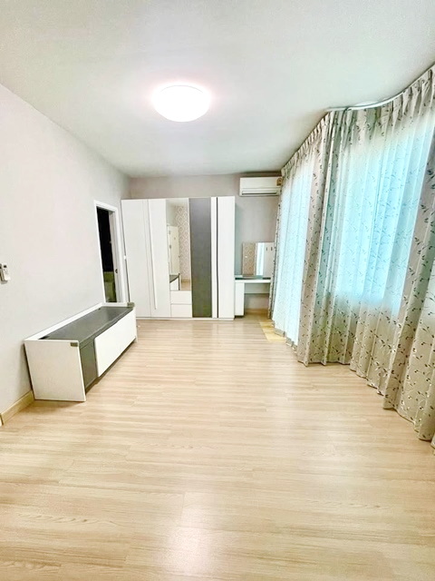 ตลาดน้ำขวัญเรียม 1.5กม. 5นอน MRTราษฎร์พัฒนา 900ม.ทาวน์โฮม 3ชั้น หัวมุม 232ตร.ม. รามคำแหง154-164 รร.นานาชาติฮีทฟิลด์ 2.8 กม.พร้อมเฟอร์