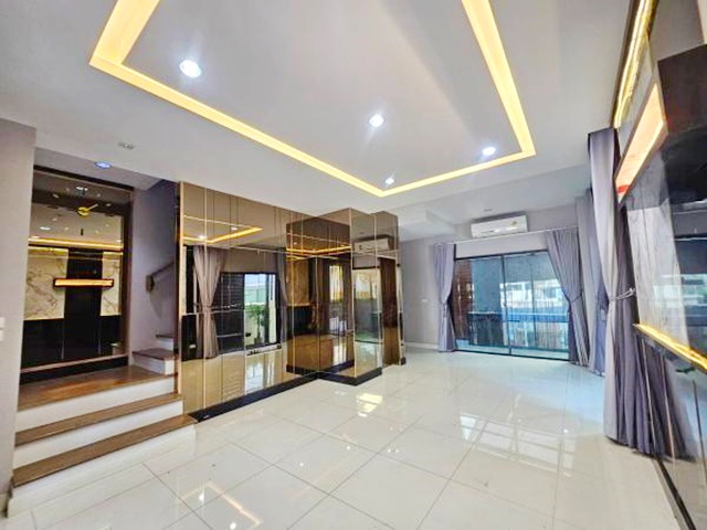 เพลินนารี่ มอลล์ 3นอน  ตลาดออเงิน900ม. ให้เช่าทาวน์โฮม 3ชั้น หลังมุม 26ตร.วา. 306ตร.ม. บ้านกลางเมือง MRTมัยลาภ 3.9กม.  3น้ำ สุขาภิบาล5