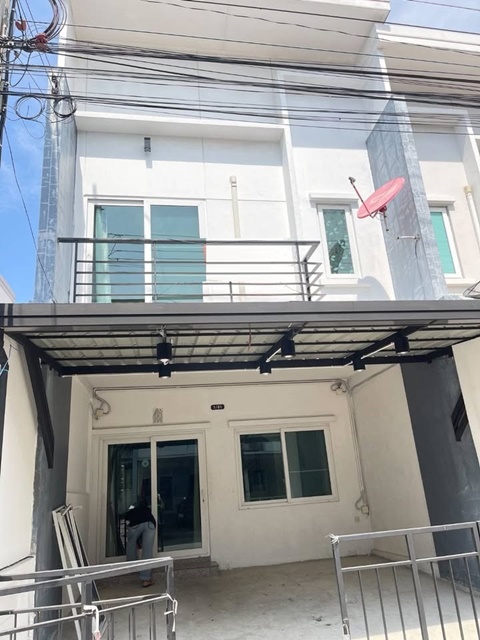 ตลาดนัดจตุจักร 2 มีนบุรี 800 ม. สามวา MRT มีนบุรี 1.4 กม.ทาวน์เฮาส์ 2 ชั้น 21ตร.วา.161ตร.ม 3นอน 2น้ำ  