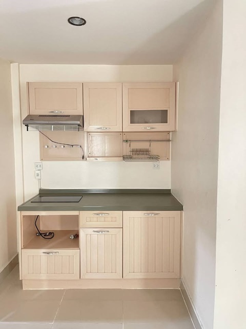 ตลาดนัดจตุจักร 2 สามวา  มีนบุรี 800 ม. MRT มีนบุรี 1.4 กม.ทาวน์เฮาส์ 2 ชั้น 21ตร.วา.161ตร.ม 3นอน 2น้ำ