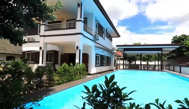ให้เช่าพูลวิลล่าหลังใหญ่ 2 ชั้น  2 หลัง เฟอร์ครบ โซนแม่ริม 