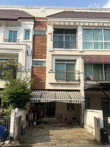 ขายทาวน์เฮ้าส์ 3 ชั้น หมู่บ้านกลางเมืองUrbanion พระราม 9-วงแหวน ราคา 4,500,000 บาท