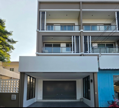 ให้เช่าและขายอาคารทาวน์โฮม 3.5 ชั้น พฤกษาอเวนิว พัฒนาการ 