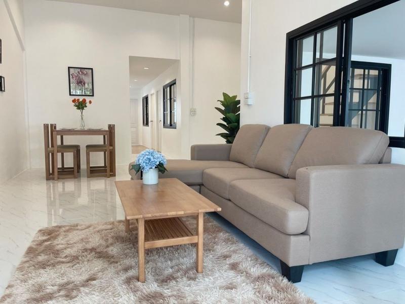 ราคานี้ไม่มีอีกแล้ว เพียง 2.1 ล้าน 25 ตรว. ทาวน์โฮมชั้นครึ่ง #โซนวัดเกต #อำเภอเมือง รีโนเวทใหม่ ตกแต่งสวย #เฟอร์นิเจอร์ครบ ไปสนามบิน 10 นาที