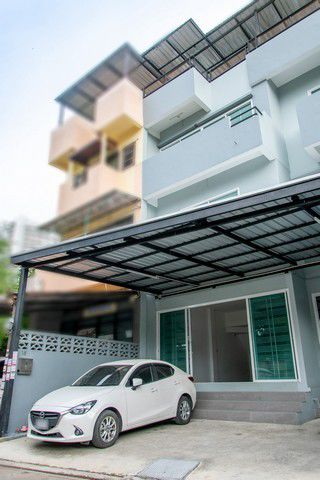 ขาย อาคารพาณิชย์ 3 ชั้น ซอยเชลียง บางนา ทำเลดี การเดินทางสะดวก  