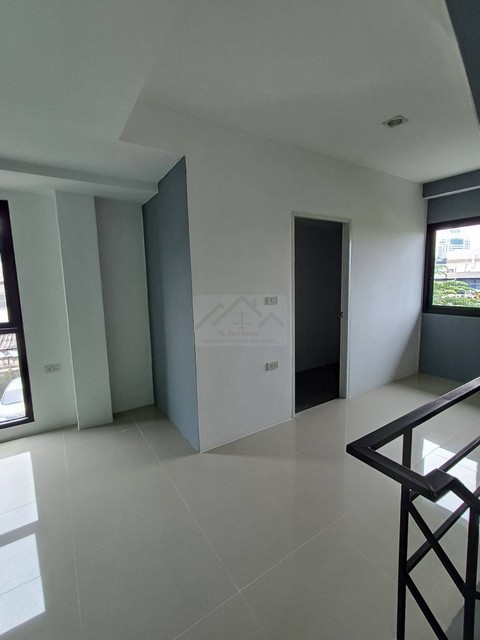 ให้เช่าโฮมออฟฟิศ 3.5 ชั้นหลังมุม 281 ตร.ม ซอยรามอินทรา 89 ใกล้ Fashion Island **จอดรถ 5 คัน