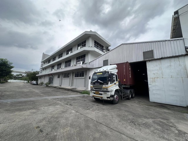 ให้เช่าโกดัง3 โกดัง  13,410 ตร.ม.เนื้อที่ดินทั้งหมด 24 ไร่ ติดรถไฟฟ้าสายสีเหลือง ระหว่างสถานนีทิพวัล และ ศรีเทพา