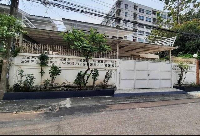 ให้เช่าบ้านเดี่ยว 2 ชั้น 77 ตรว. หมู่บ้านอยู่เจริญ 542 ซ.ประชาราษฎร์บำเพ็ญ 24 เดินทางสะดวก ใกล้ สนง. เขตห้วยขวาง