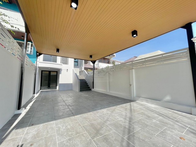 ขายทาวน์โฮม 3 ชั้นเล่นระดับ 29 ตรว. 4 ห้องนอน ซอยติวานนท์43 ตกแต่งใหม่พร้อมอยู่ ใกล้สถานีรถไฟฟ้า สามัคคี